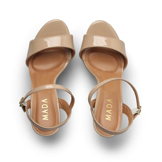 Sandalia ANASTASIA con acabado acharolado