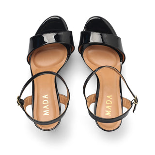 Sandalia ANASTASIA con acabado acharolado