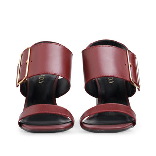 Tacón de piel CIDER con tira ancha detalle de hebilla