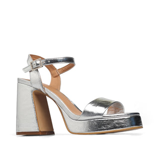 Sandalia de tacón CRISTINE con efecto acharolado