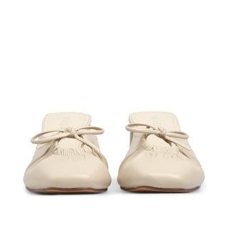 Zapatilla destalonada YARi con apertura y moño decorativo