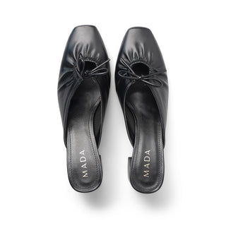 Zapatilla destalonada YARi con apertura y moño decorativo