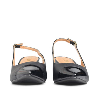 Zapatilla AGNES con terminado en punta de charol