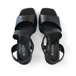 SANDALIA DE PIEL CARIBE CON CINTA SOBRE EL EMPEINE