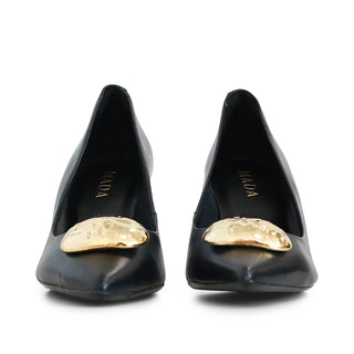 TACÓN DE PIEL SORAYA CON DETALLE DORADO FRONTAL