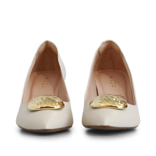 TACÓN DE PIEL SORAYA CON DETALLE DORADO FRONTAL