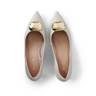 TACÓN DE PIEL SORAYA CON DETALLE DORADO FRONTAL