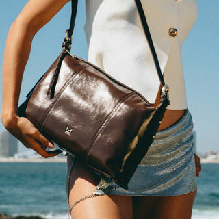 Bolsa Shoulder CUARZO cafe con asa ajustable de hebilla